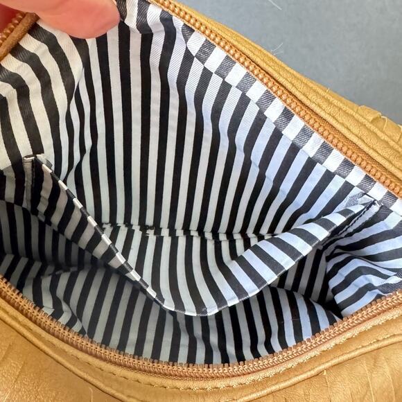 Yoki Faux Suede Fringe Crossbody Bags for Women Western Hippie Shoulder Bag - Picture 7 of 10